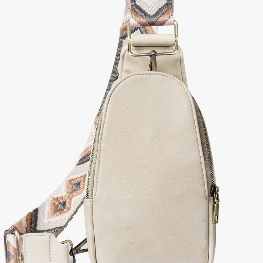 Source Unknown Cream Crossbody Bag with Patterned Strap